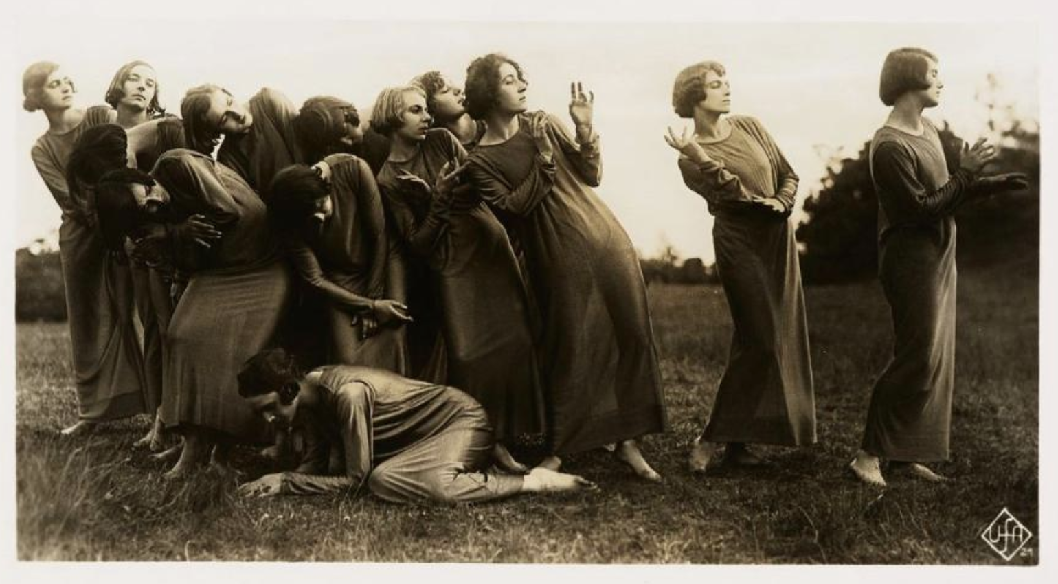 Original still from Mary Wigmann's Wanderung (the hike)